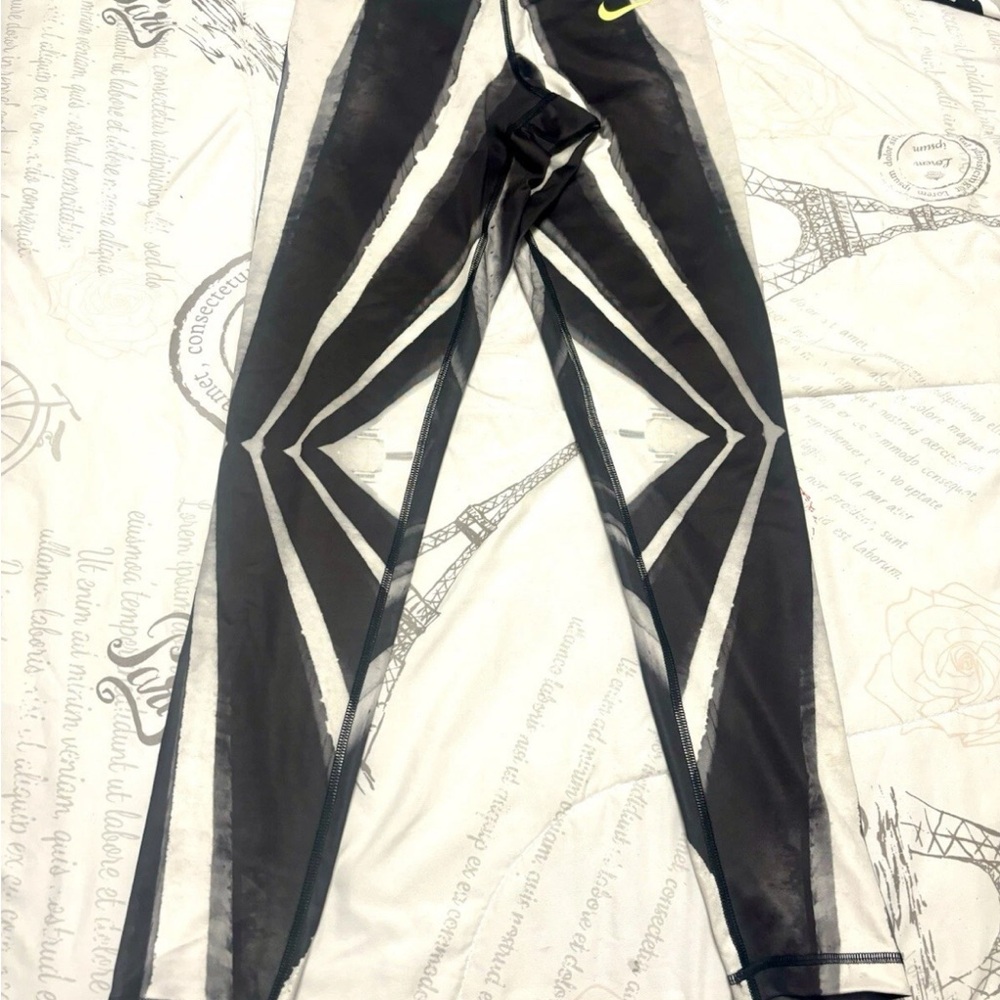 Nike Black and White Geometric Leggings